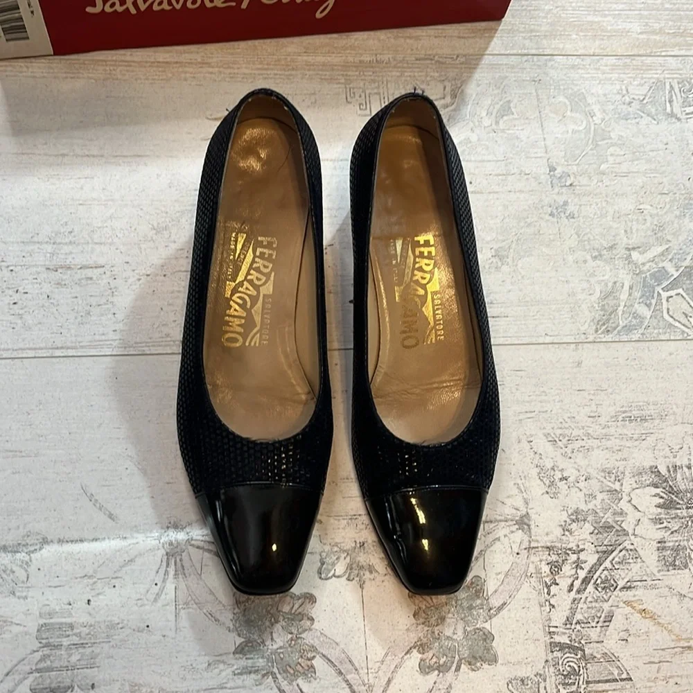 Vintage Salvatore Ferragamo Navy Pebble Suede Heels Size 6